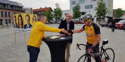 De gele campagnegolf in Ekeren