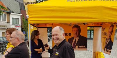 De gele campagnegolf in Ekeren