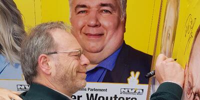 De gele campagnegolf in Ekeren