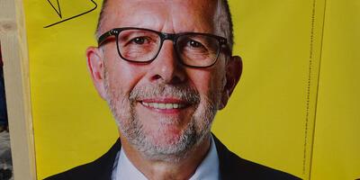 De gele campagnegolf in Ekeren