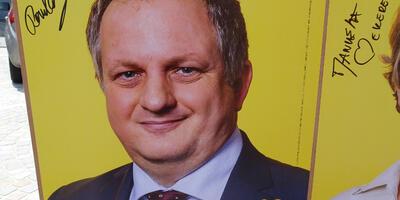 De gele campagnegolf in Ekeren